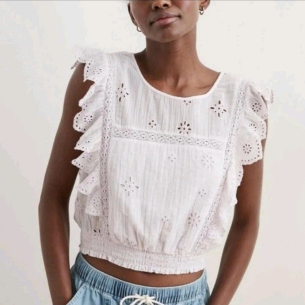 Aerie Eyelet Ruffle Blouse Cropped Boho Dainty Prairie Top White Medium